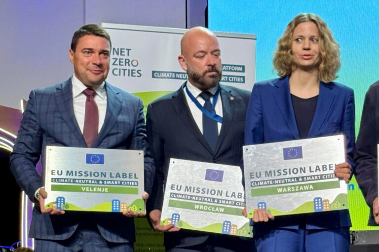 Prevzem znaka misijskega mesta mreže podnebno nevtralnih in pametnih mest